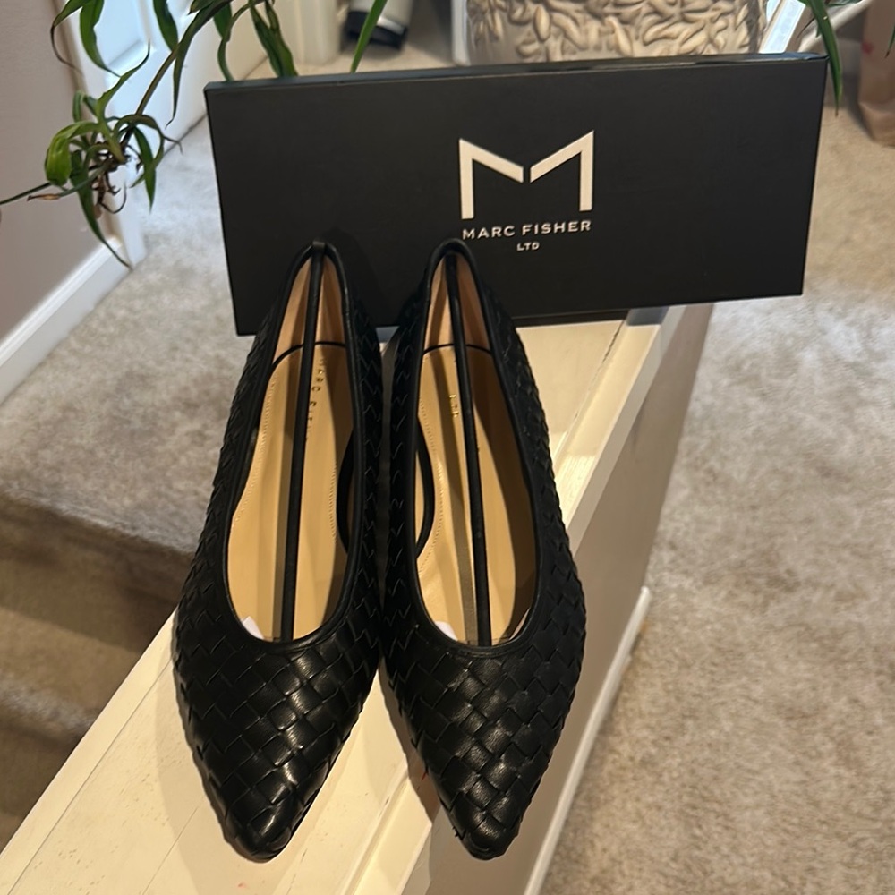 Marc Fisher Black Heeled Shoes with Elegant Design